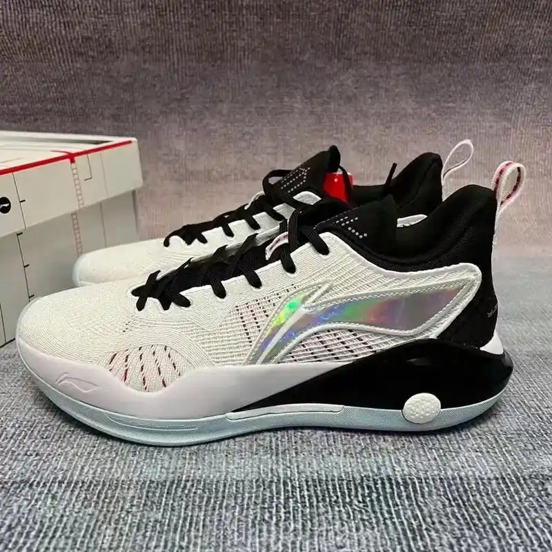 驭帅15v2 42 .李宁 驭帅15v2 42 三色篮球鞋 紫色 - 抖音