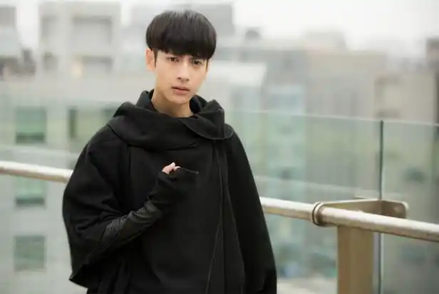 终极游侠罗云熙水逆结束短发回归温情认父