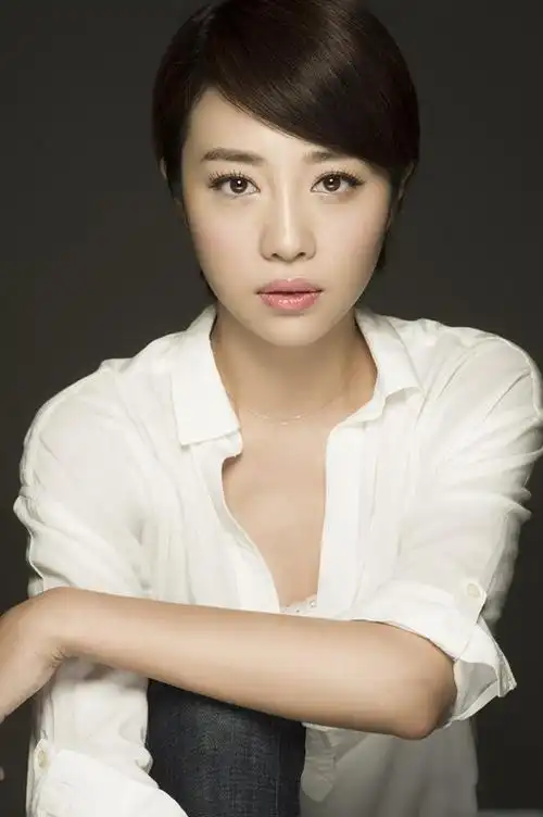 张龄心优雅妩媚写真图片张龄心图片