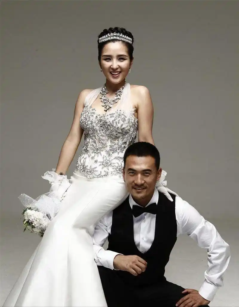 [原文:何洁释小龙分手13年后,.