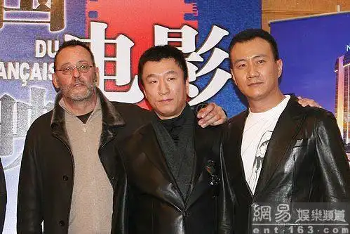 『影视评论』 [明星娱乐]孙红雷跟胡军比就差远了,看看两人的合影!