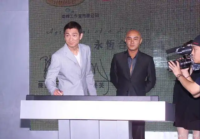 原来是刘德华教的张卫健演戏还签约张卫健