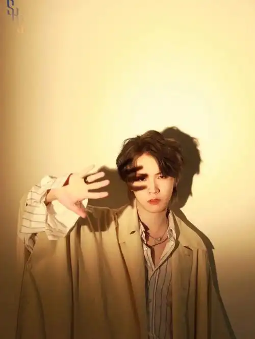 李希侃祝你五一快乐吖