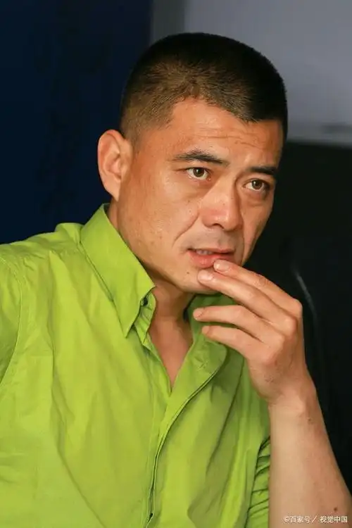 王新军娱乐圈的渣男为了秦海璐不顾前妻和儿子