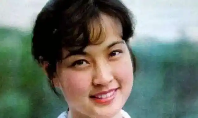 韩红年轻时很漂亮,她用行动证明:实力才是最重要的