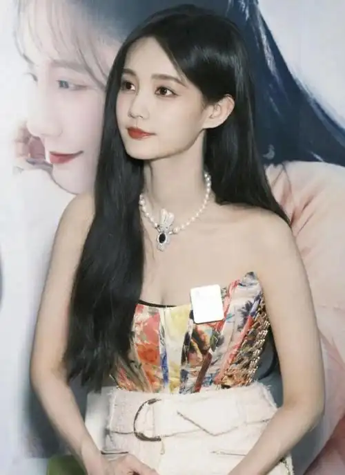 李一桐身材惊艳无比,真的赢在起跑线,还有谁能比?