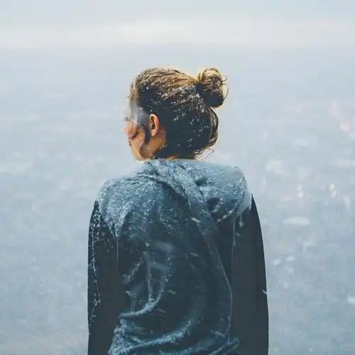 伤感头像女生孤独绝望