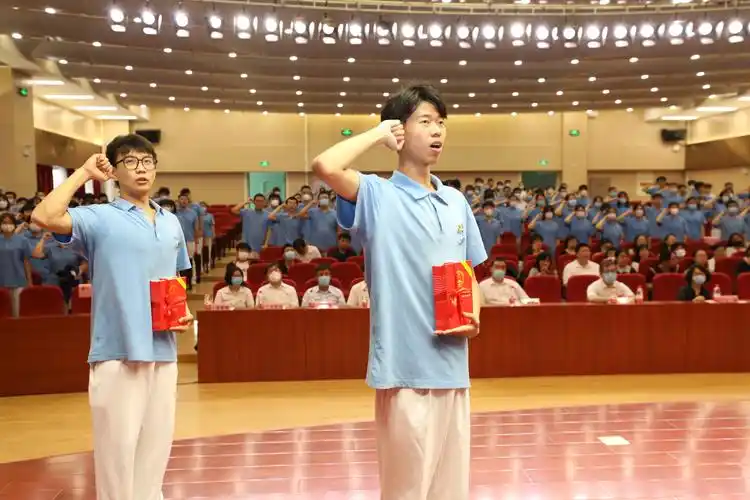 北京市第十一中学2022届高三年级毕业典礼暨18岁成人仪式圆满礼成青春