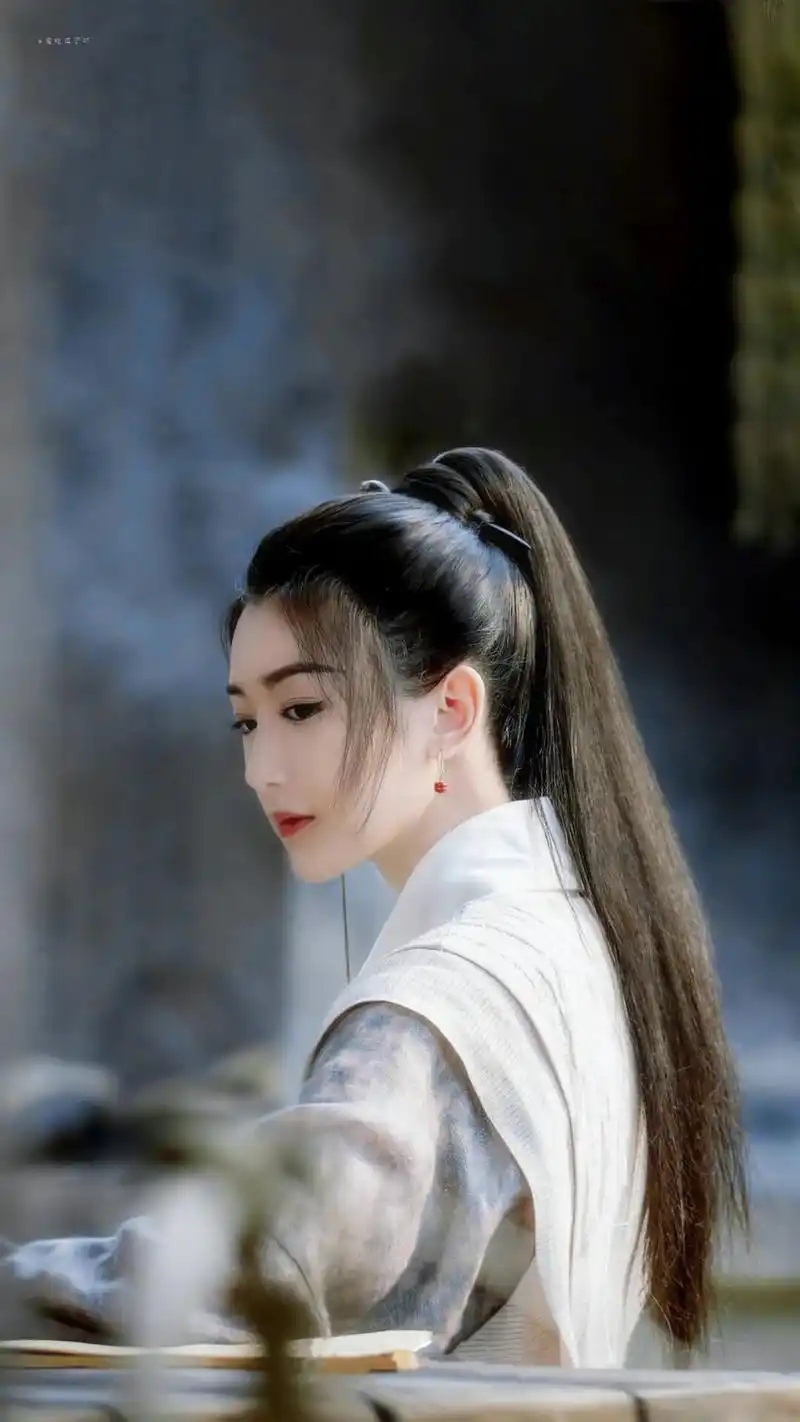 原来毛晓彤还有这么酷的一面,古装高马尾扮相好飒,侠女范十足