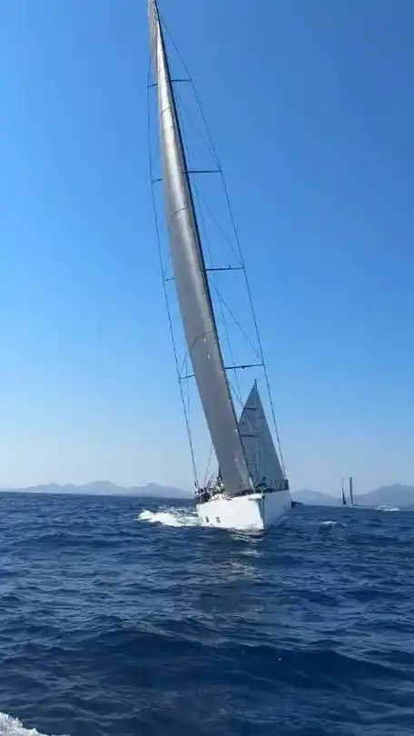 优雅的巨型帆船