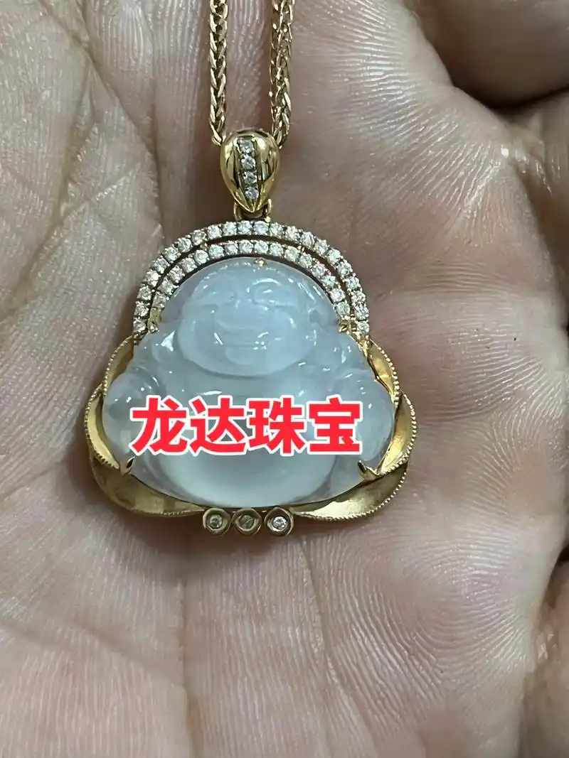 18k玫瑰金镶嵌玉佛吊坠.#玉佛吊坠  #金镶玉 #首饰订制 - 抖音