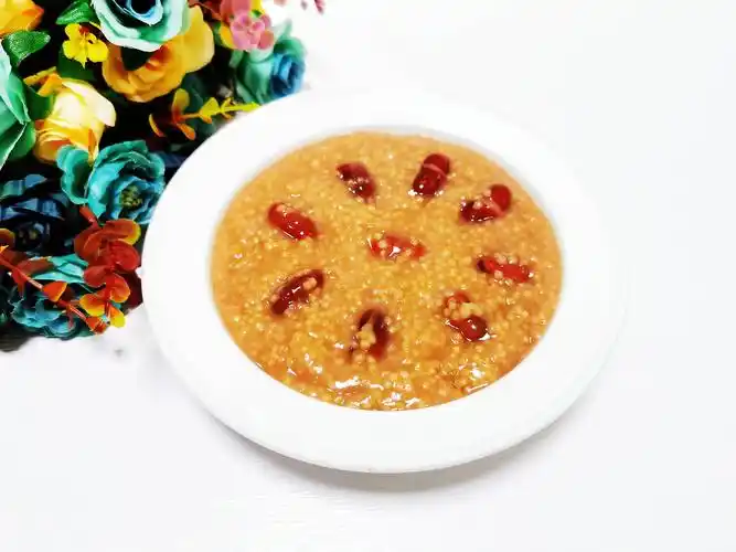 只要掌握好水和你的比例就可以煮出黏稠的红芸豆小米粥