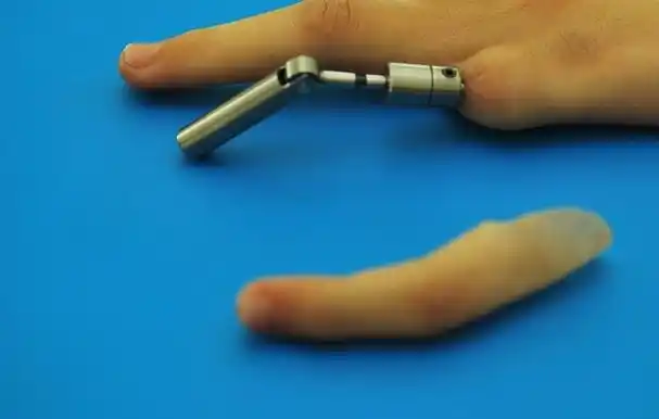 赌一包辣条你猜不到这5根手指哪根是假的