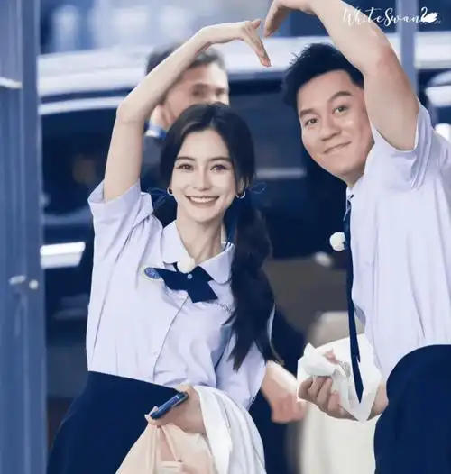 两人从第一季开始合作,一直合作了很多季,虽然一开始炒的是郑恺跟杨颖