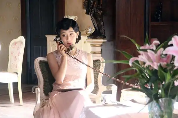 《劫中劫》热播 贾青演绎"民国版邦女郎"(图)