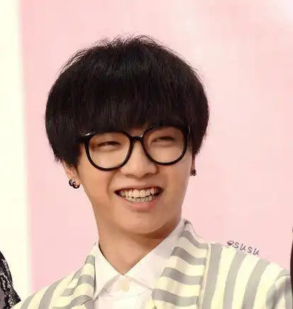 华晨宇出道到现在的形象变化,看了吓一跳