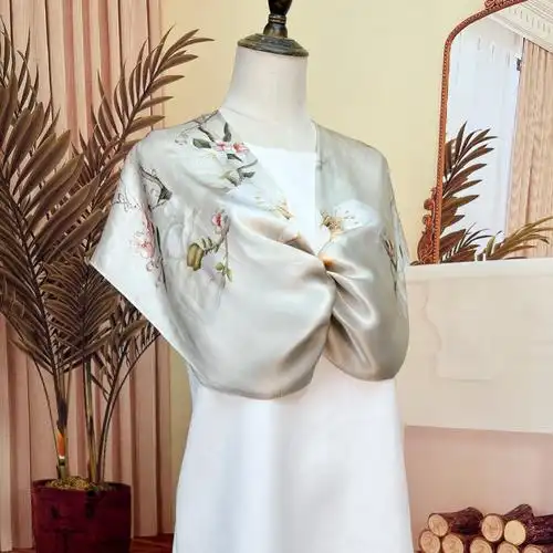 依香赋 浅香槟100%桑蚕丝丝巾真丝旗袍披肩送妈妈长辈实用礼物