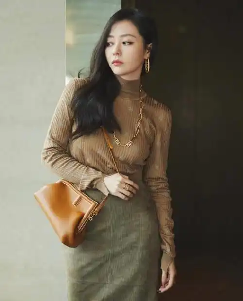 张靓颖:中国流行乐坛的巅峰之星张靓颖是中国流行乐坛的一颗璀璨明星