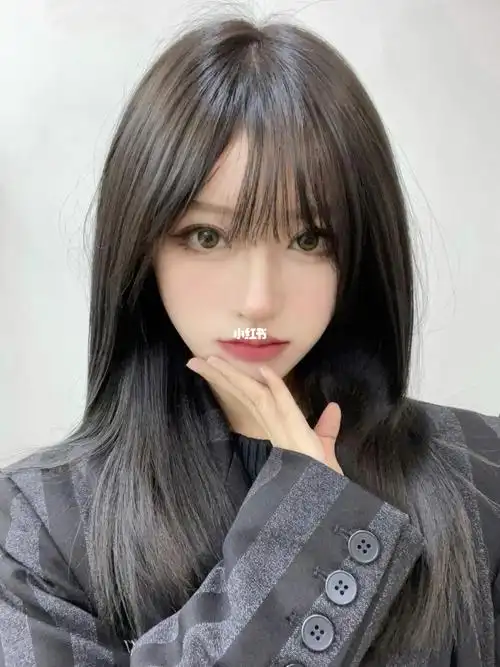 2021年流行发色显白发色  厦门染发 烫发 剪发发色分享随着大家对颜色