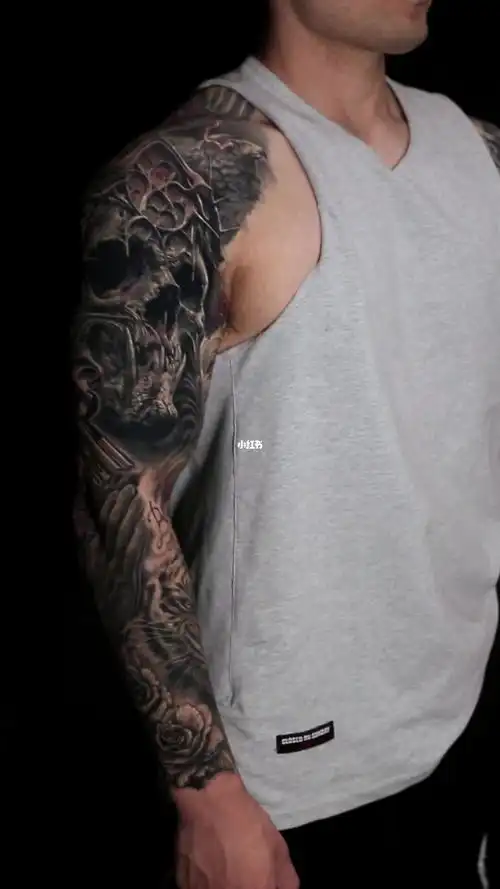 遮盖花臂纹身作品大臂部分恢复快两年了