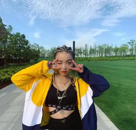 女神等级有嘻哈vava拍摄男人装突破以往的风格