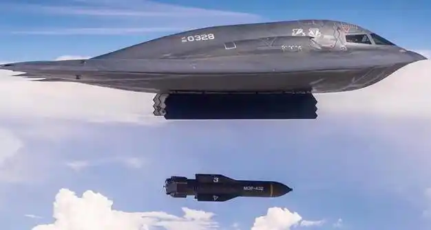 轰20即将首飞是否遇到瓶颈?空军副司令现场解答,能否超越b2?