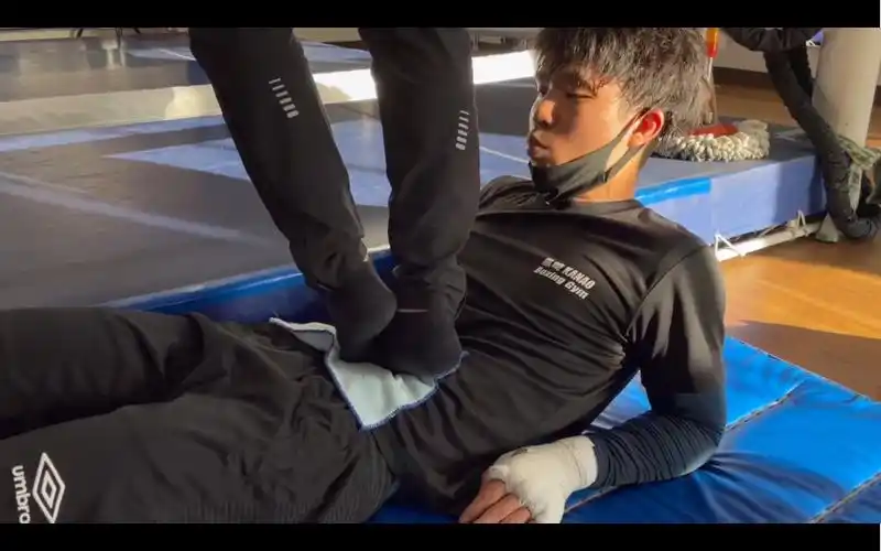 2,男生腹部抗击打训练疼