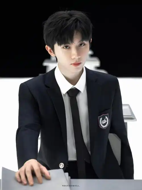 马嘉祺理想之途演唱会##时代少年团校服预告照