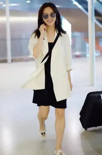 男方相貌俊朗又高又壮,熊乃瑾与男友大方亮相显"最萌身高差"