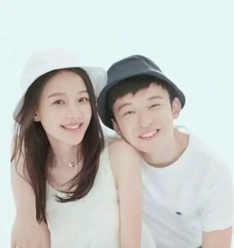 孙怡晒亲密合照为董子健庆生唤老公董大哥还要献舞一支