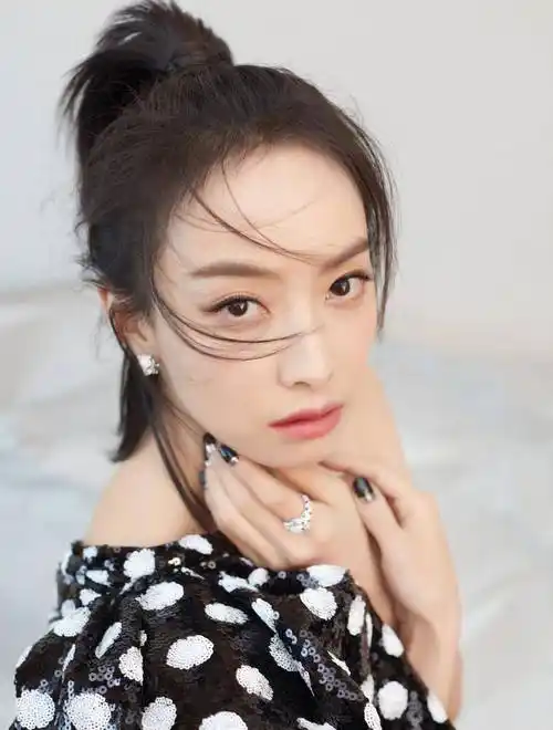 杨幂的胸,倪妮的臀,景甜的腰,85花的好身材终于藏不住了_杨颖_演技