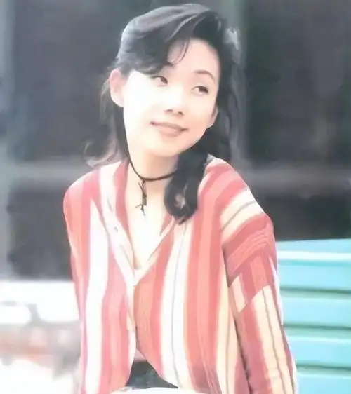 "歌后"林忆莲:初恋等她20年,李宗盛为她离婚,57岁却孤然一身