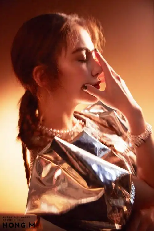 p>昆凌(hannah quinlivan),本名武谊蓁,1993年8月12日出生于中国台湾