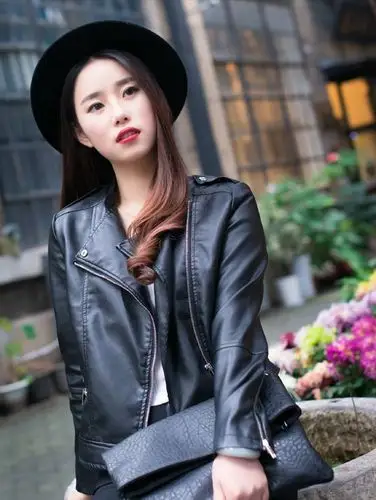 人像摄影:耀如春华的女子,一身冷艳脱俗的时尚混搭