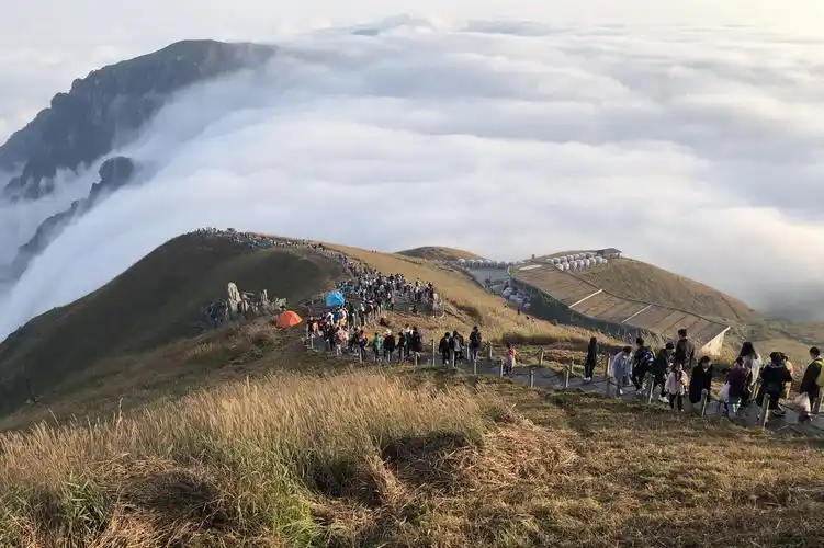 萍乡武功山:"瀑布"云海迎客来--江西--人民网