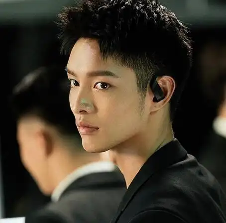 他在逆光中告白厉腾身份 厉腾是干什么的他是警察吗