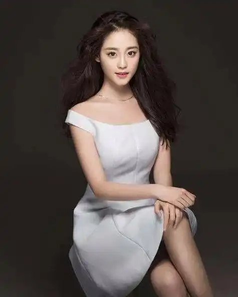 祝绪丹的甜美可人穿搭,为何显得她识别度不高?