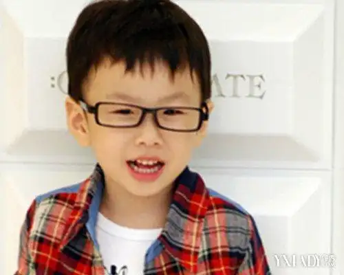 适合小学生男生的刘海发型时尚帅气点亮九月开学季