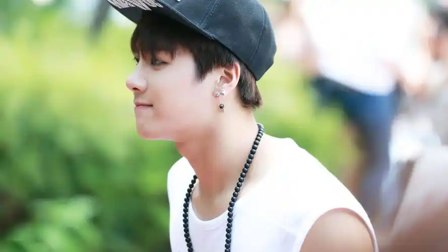 王嘉尔明星风尚壁纸2