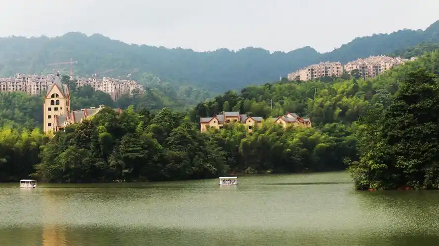 天岛湖赤水河畔的高原明珠