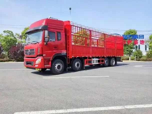 前四后六9.6米高栏载货车 仓栅式货车 全国联保的图片