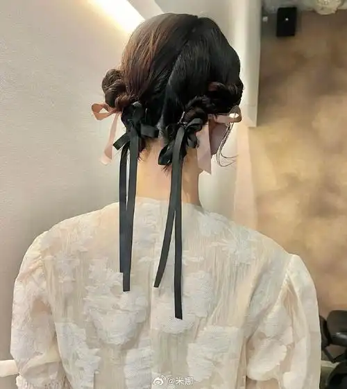 湿气满满的梅雨季9715披发乱糟糟的,根本没有发型