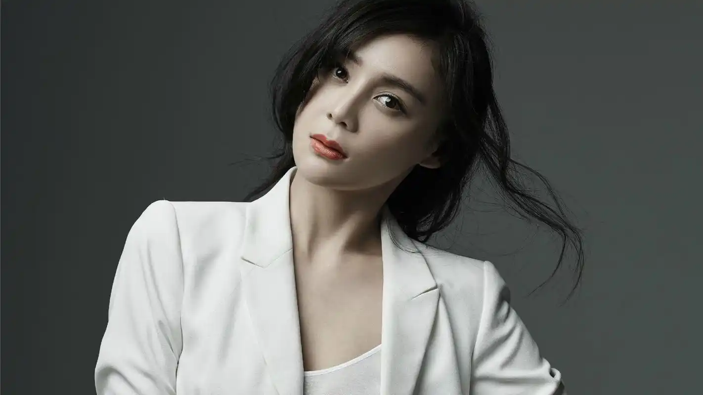内地明星袁姗姗明星风尚壁纸3