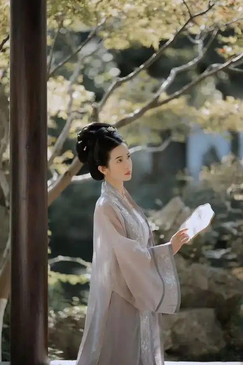 江南女子精致侧颜唯美古风