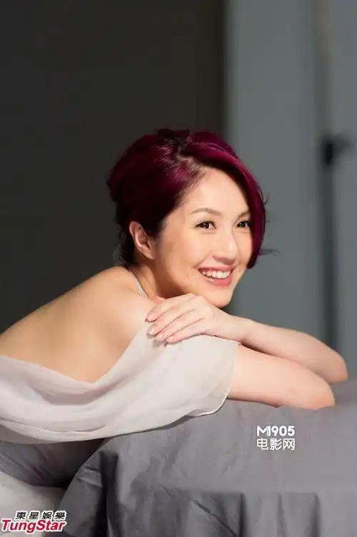 杨千嬅产后首复出 气色红润秀裸背全面投入工作