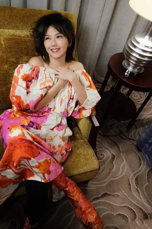 42岁孙燕姿也老了最新庆生照笑靥如花却难掩皮肤衰老状态