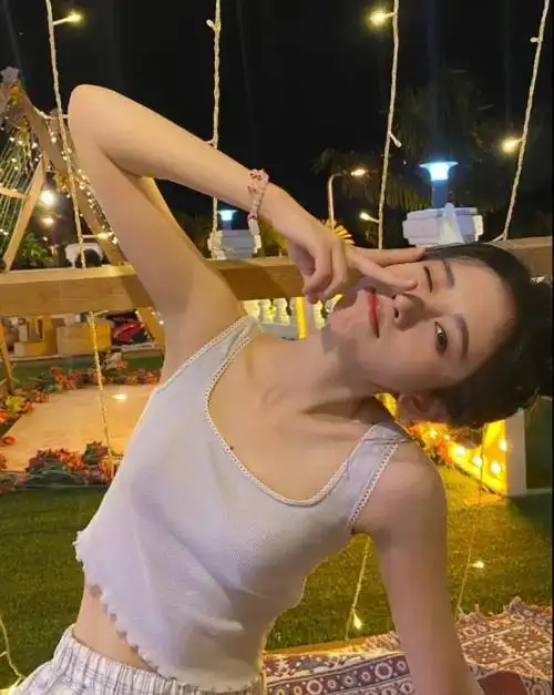 原创鞠婧祎出道以来为何很少穿背心她抬胳膊那一刻我看傻了