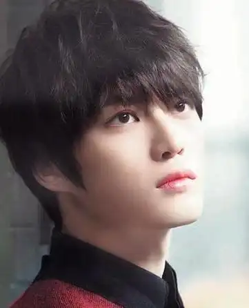 男生倒三角脸型适合什么发型 倒三角脸型男生短发发型图