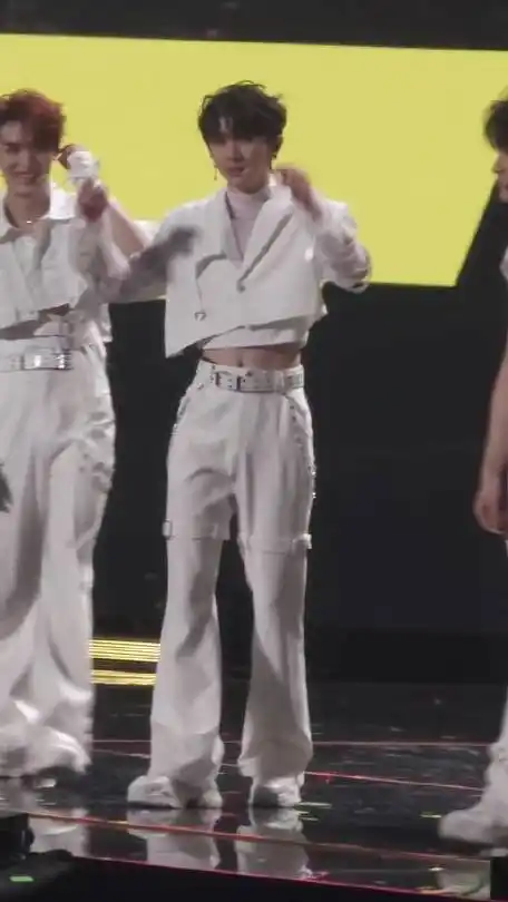 马嘉祺露腰跳女团舞疯了吧!