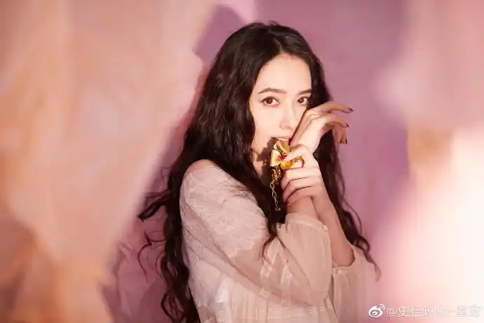 粉色的～@郭碧婷:@摄影师林志勇2上海·上海明天广场jw万豪酒店